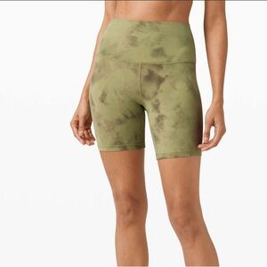Lululemon Align Short *6"
Diamond Dye Vista Green Medium Olive Size 8